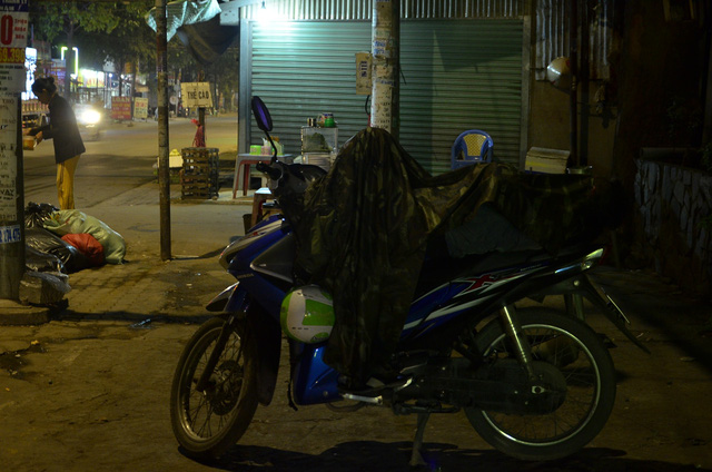 Người Sài Gòn đốt lửa sưởi ấm trong cái lạnh 20 độ C